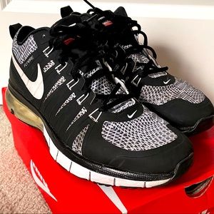 Men’s Nike Flyknit Training Sneakers